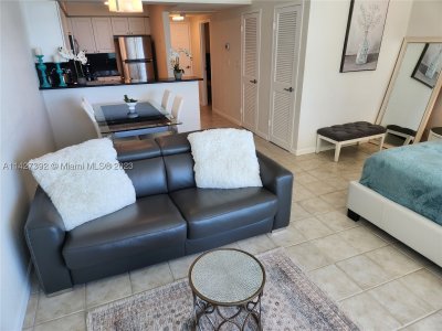 Alquiler de apartamento en The Wave Condo 512