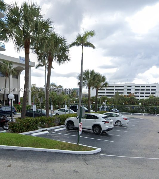Condo for sale at Hallmark of Hollywood G7