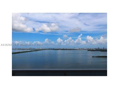 Comprar apartamento no Bay House 2302