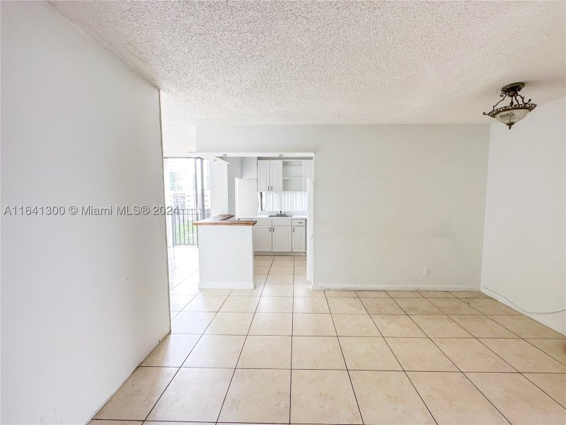 Condo for sale at Plaza of the Americas 915