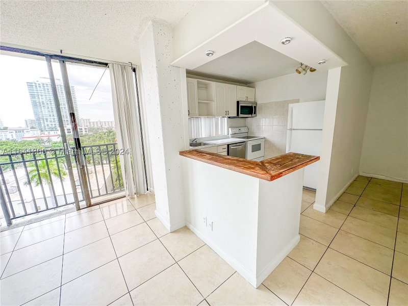 Condo for sale at Plaza of the Americas 915