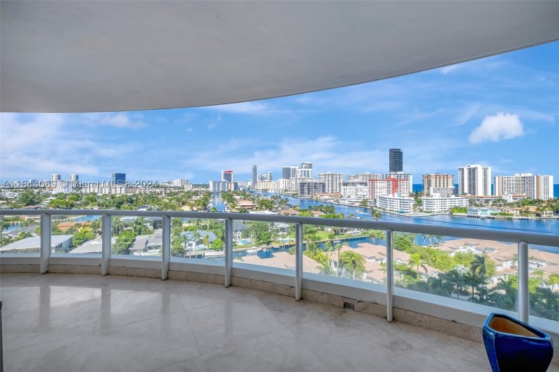 Comprar apartamento en Atlantic One at The Point 1204