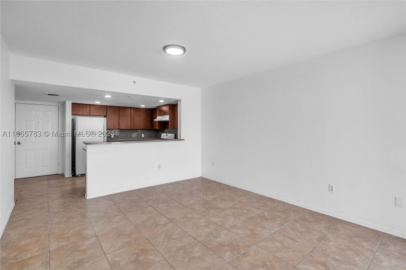 Condo for sale at Diamond Tower 702