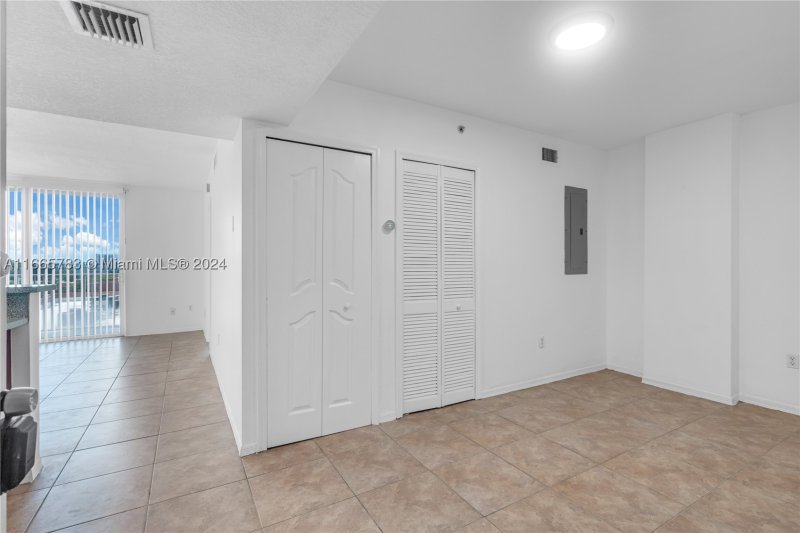 Condo for sale at Diamond Tower 702