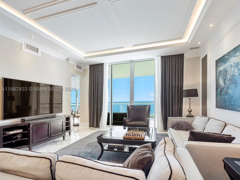 Apartment for rent at Turnberry Ocean Colony 2602