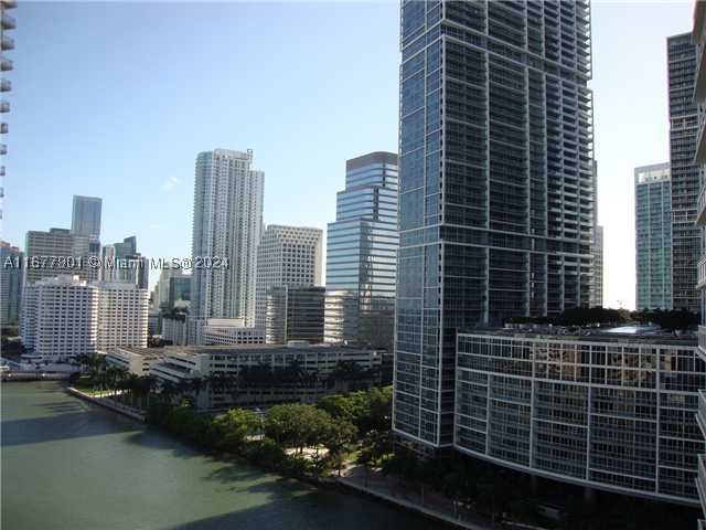 Comprar apartamento no Carbonell 1701