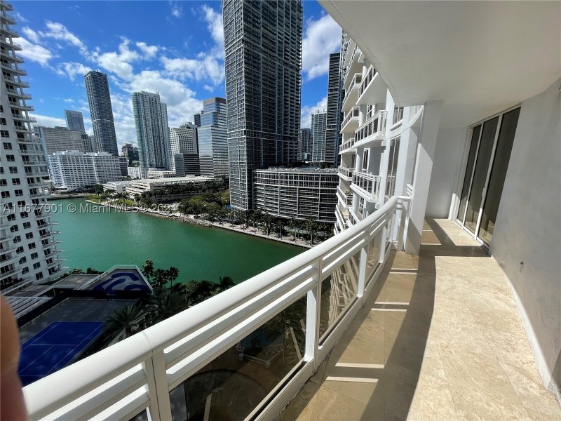 Comprar apartamento no Carbonell 1701