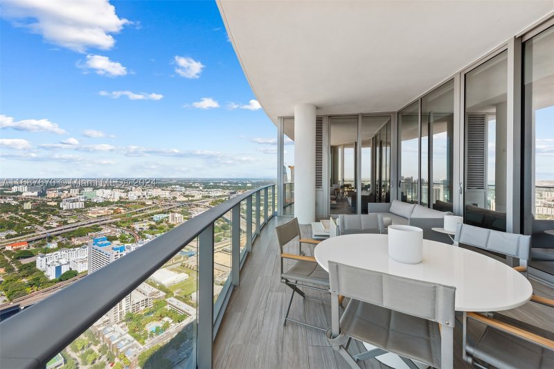 Condo for sale at Paramount Miami WorldCenter PH 5112