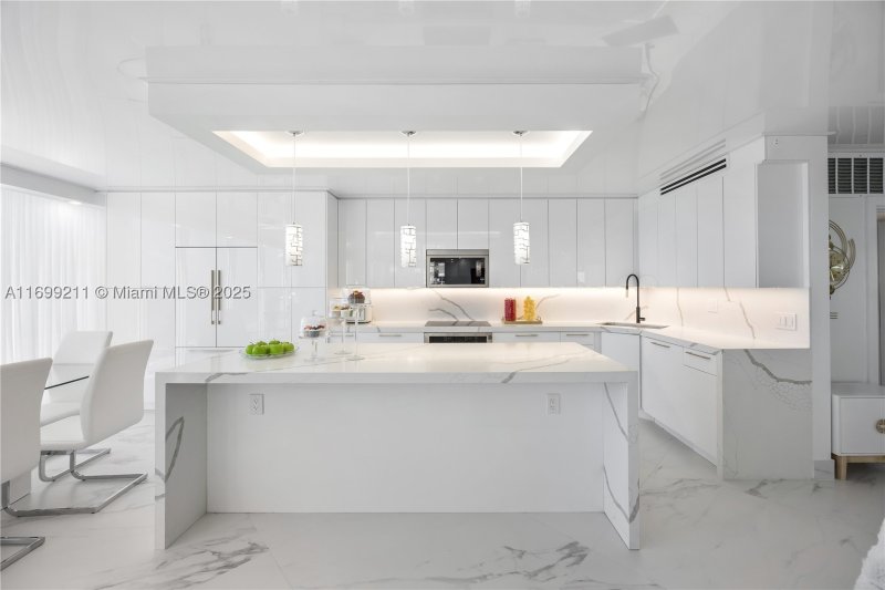 Condo for sale at Oceania 2 1126