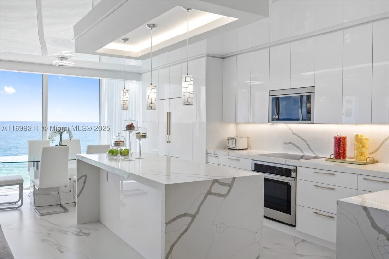 Condo for sale at Oceania 2 1126
