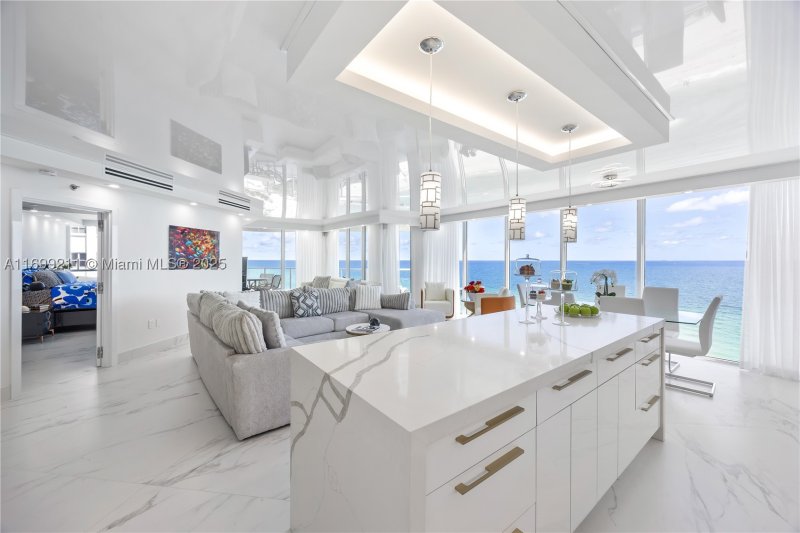Condo for sale at Oceania 2 1126