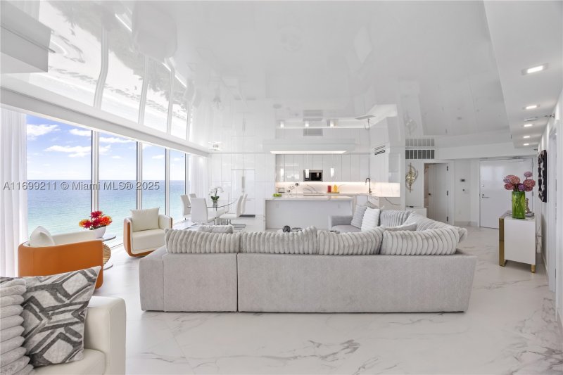 Condo for sale at Oceania 2 1126