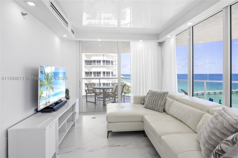 Condo for sale at Oceania 2 1126