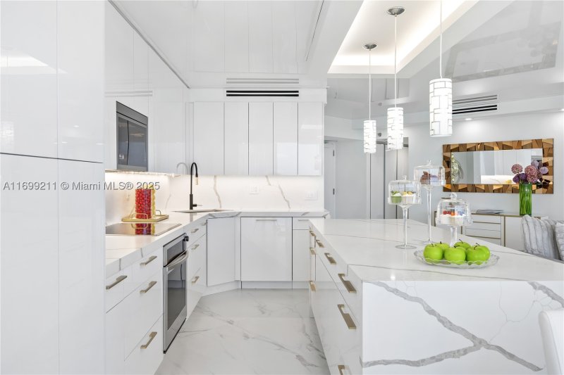 Condo for sale at Oceania 2 1126