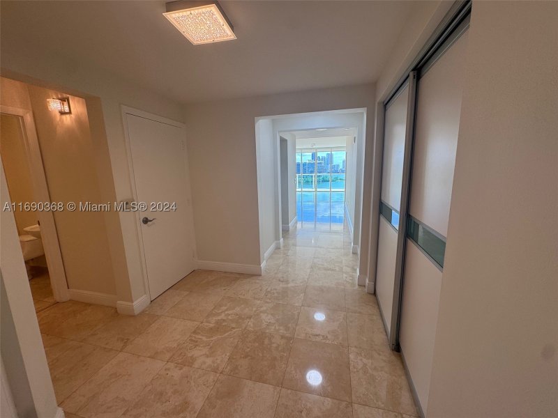 Condo for sale at Aventura Marina II 1215