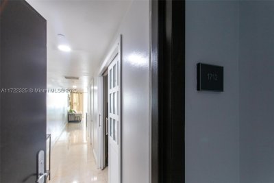 Comprar apartamento no Beach Club Two 1712