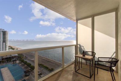 Comprar apartamento no Beach Club Two 1712