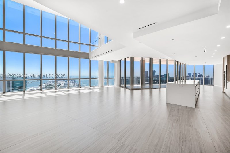Condo for sale at Paramount Miami WorldCenter PH 5411