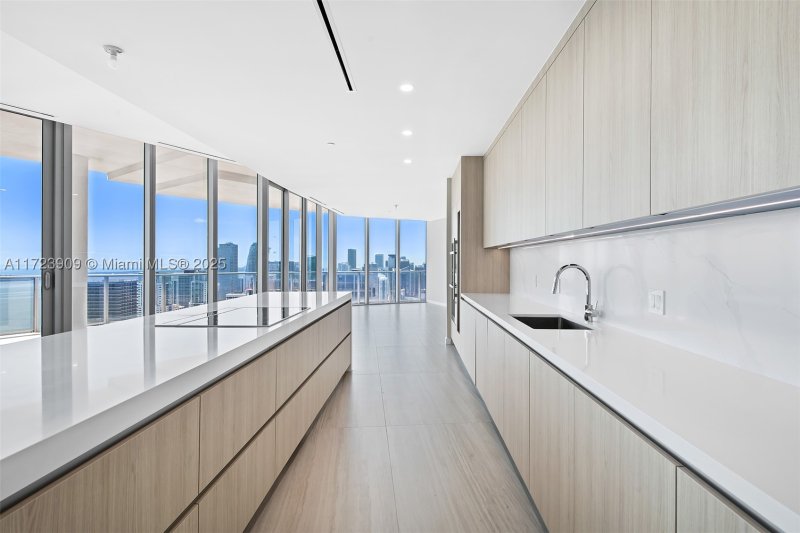 Condo for sale at Paramount Miami WorldCenter PH 5411