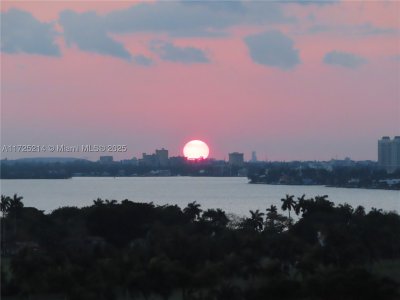 Comprar apartamento en Arlen Beach 1011