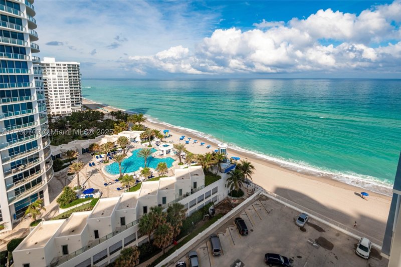 Condo for sale at Alexander Towers 1411