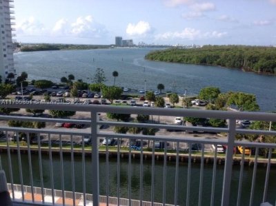 Comprar apartamento en Coastal Towers 810
