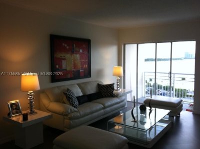 Comprar apartamento en Coastal Towers 810