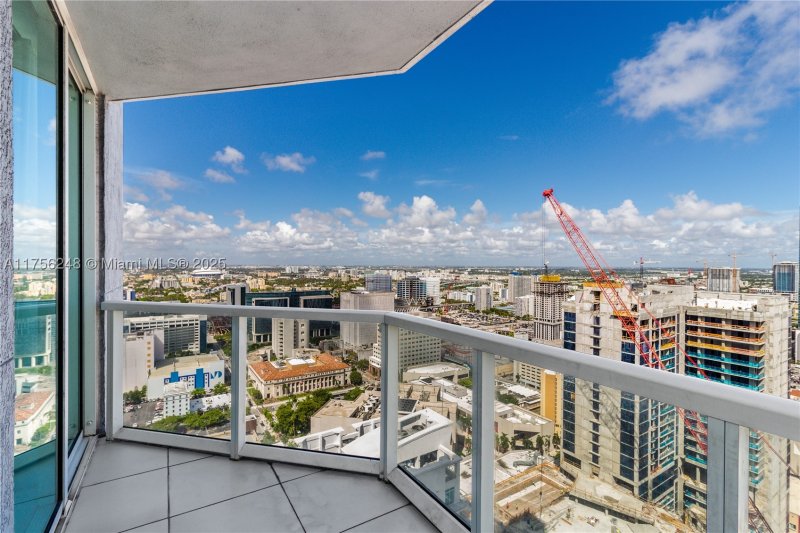 Condo for sale at Vizcayne South Tower 3702