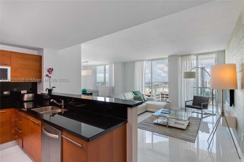 Condo for sale at Vizcayne South Tower 3702