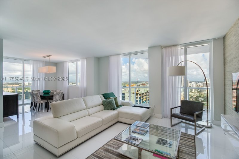 Condo for sale at Vizcayne South Tower 3702