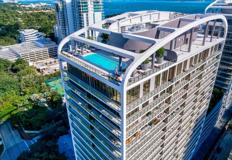 Comprar apartamento en MR. C Residences 1009