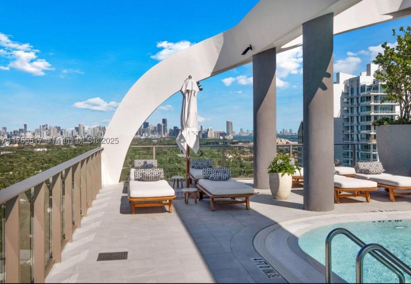 Comprar apartamento en MR. C Residences 1009