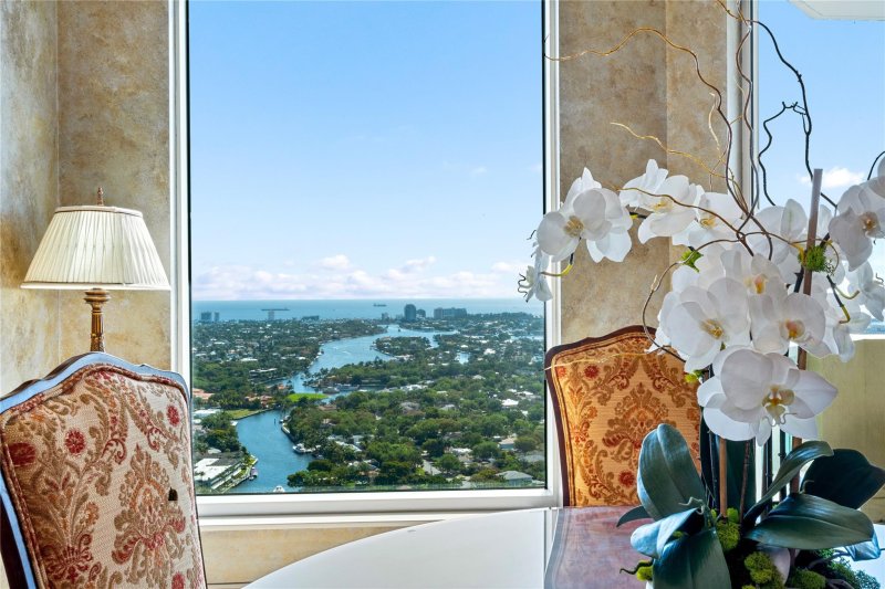 Condo for sale at Las Olas Grand PH 39A