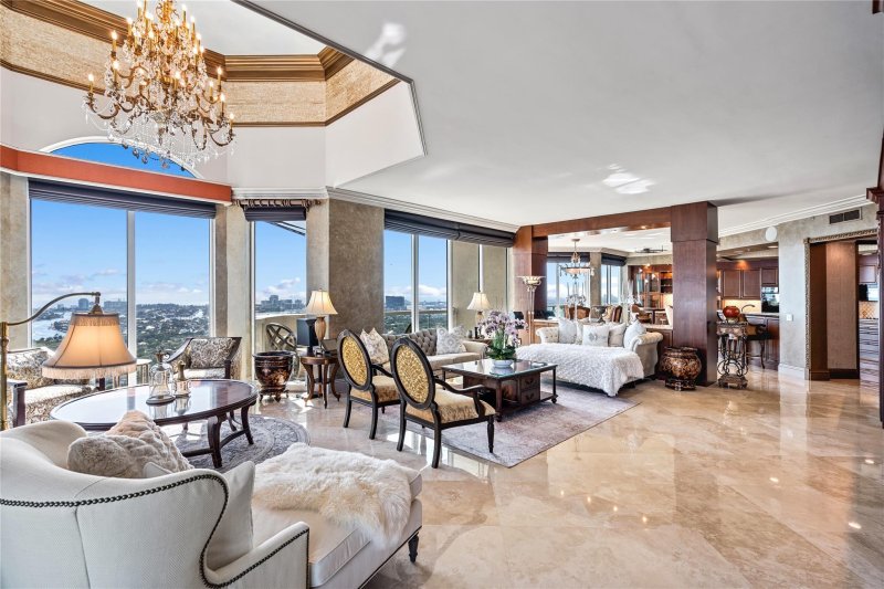 Condo for sale at Las Olas Grand PH 39A