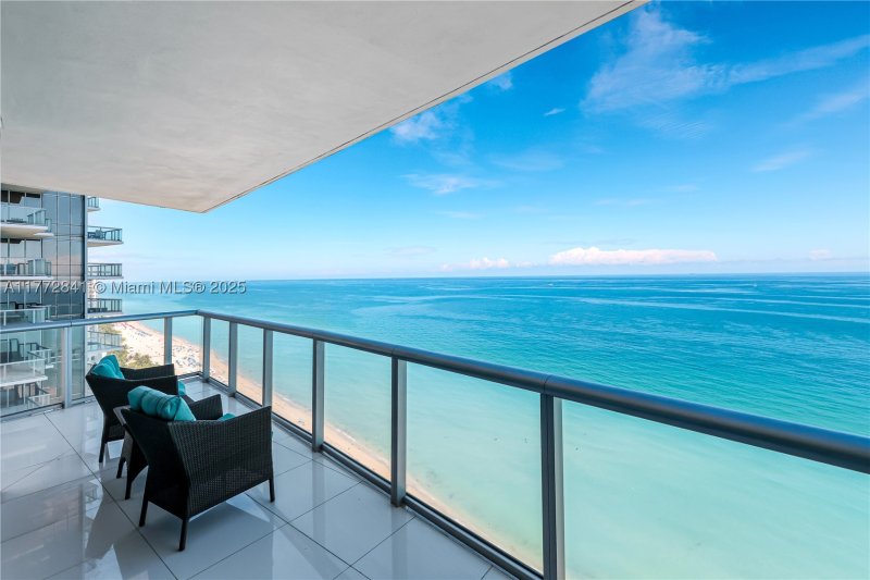 Comprar apartamento no Jade Beach 2508