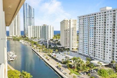 Comprar apartamento en Coastal Towers 1607