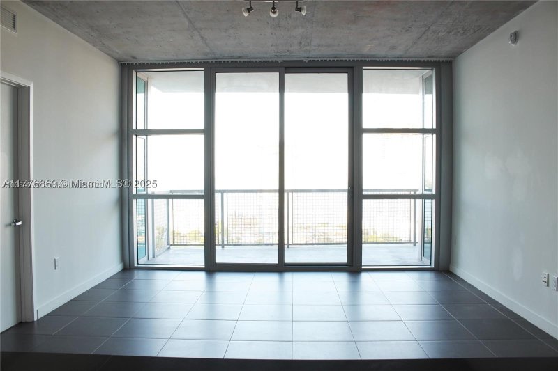 Comprar apartamento en Midtown Miami 4 H2904