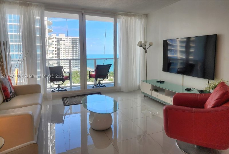 Apartment for rent at Alexander Towers 1011