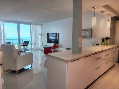 Aluguel de apartamento no Alexander Towers 1011