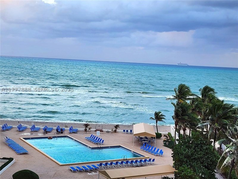 Apartment for rent at Alexander Towers 1011