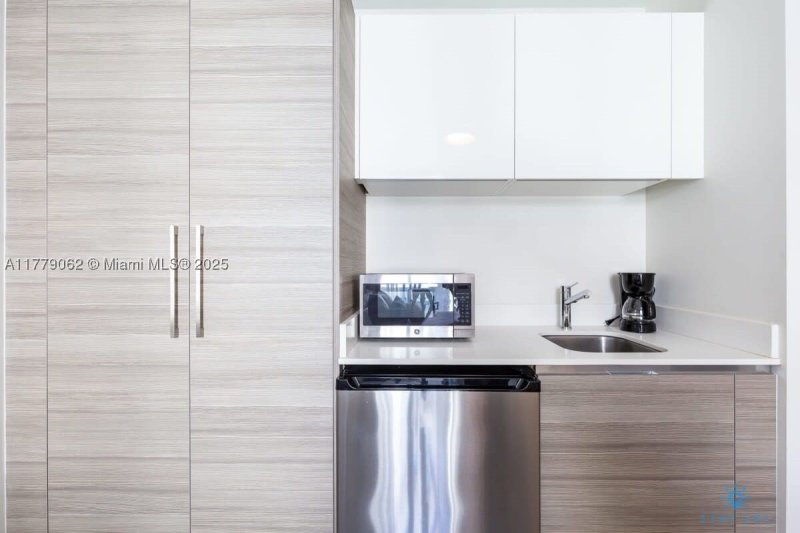 Condo for sale at Costa Hollywood S503