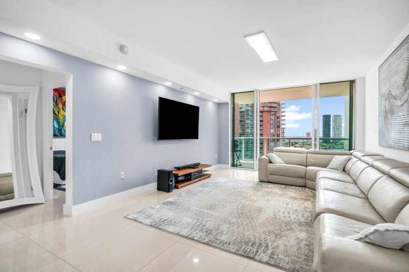 Apartment for rent at Aventura Marina II 1911