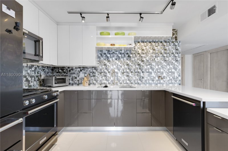 Condo for sale at Parker Plaza Estates 1707