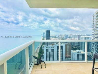 Aluguel de apartamento no Beach Club Two 3702