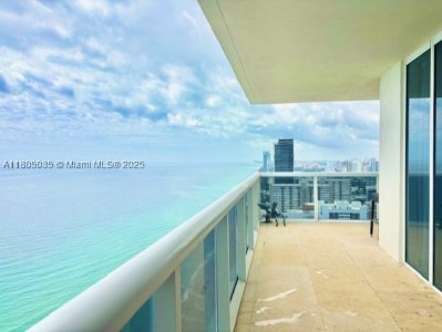 Aluguel de apartamento no Beach Club Two 3702