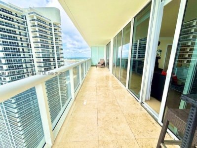 Aluguel de apartamento no Beach Club Two 3702