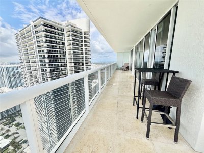 Aluguel de apartamento no Beach Club Two 3702