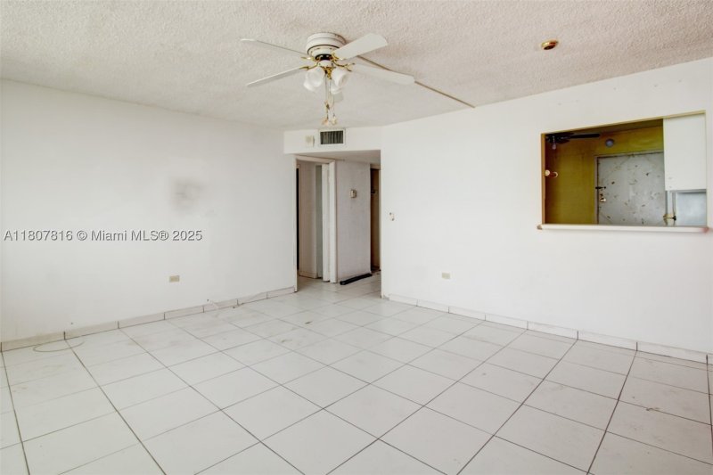 Condo for sale at Burleigh House 934