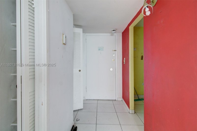 Condo for sale at Burleigh House 934