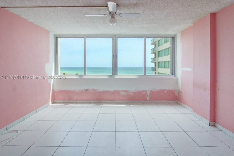 Condo for sale at Burleigh House 934